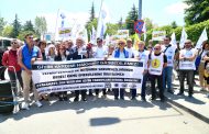 ÇSGB Önündeyiz! Giyim yardımı hakkımız gasp edilemez!
