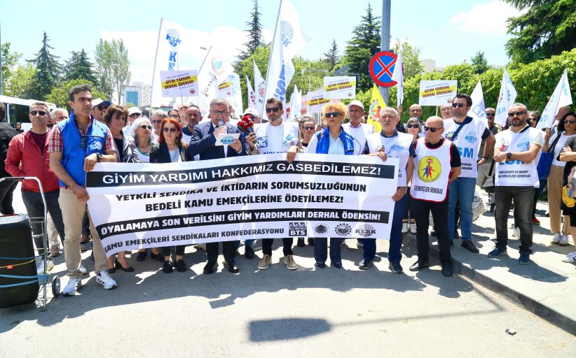 ÇSGB Önündeyiz! Giyim yardımı hakkımız gasp edilemez!