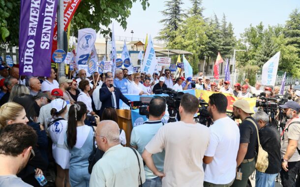 İşkolu sendikalarımızla birlikte ÇSGB önünde alternatif TİS masasını kurduk!
